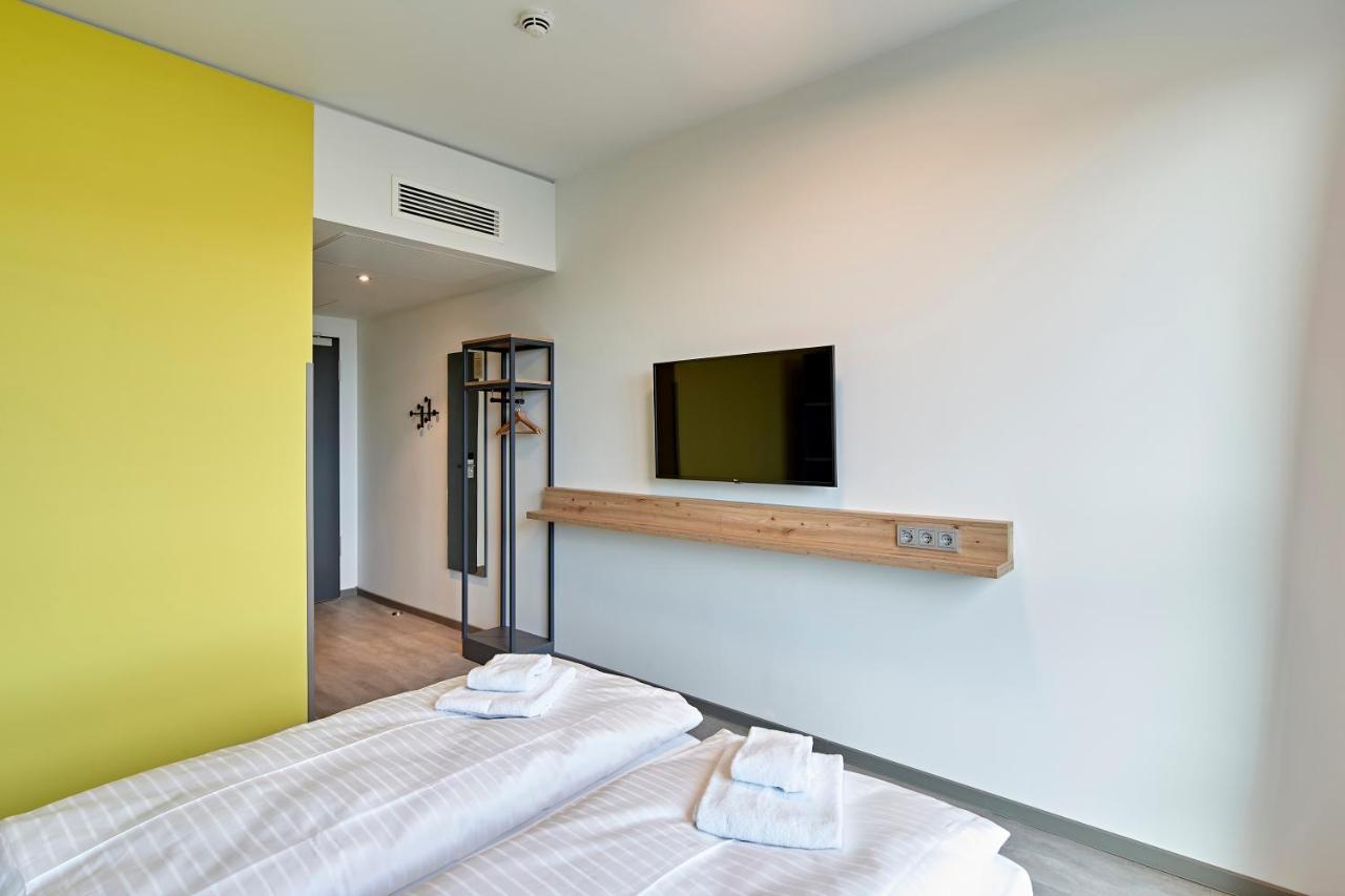Meininger Hotel Koeln West Екстериор снимка