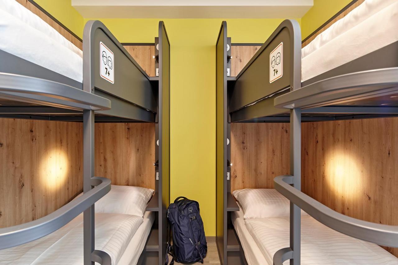 Meininger Hotel Koeln West Екстериор снимка