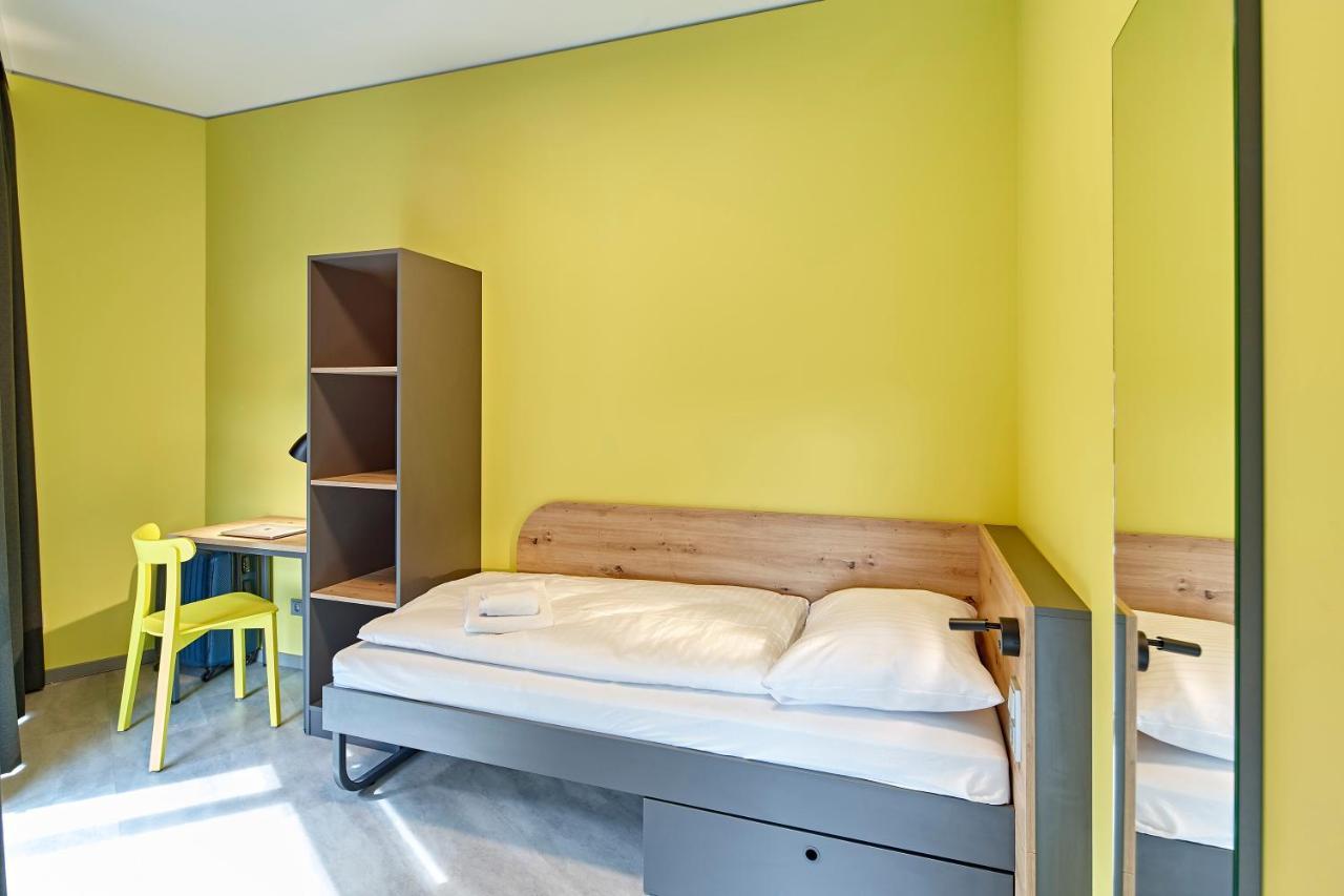 Meininger Hotel Koeln West Екстериор снимка