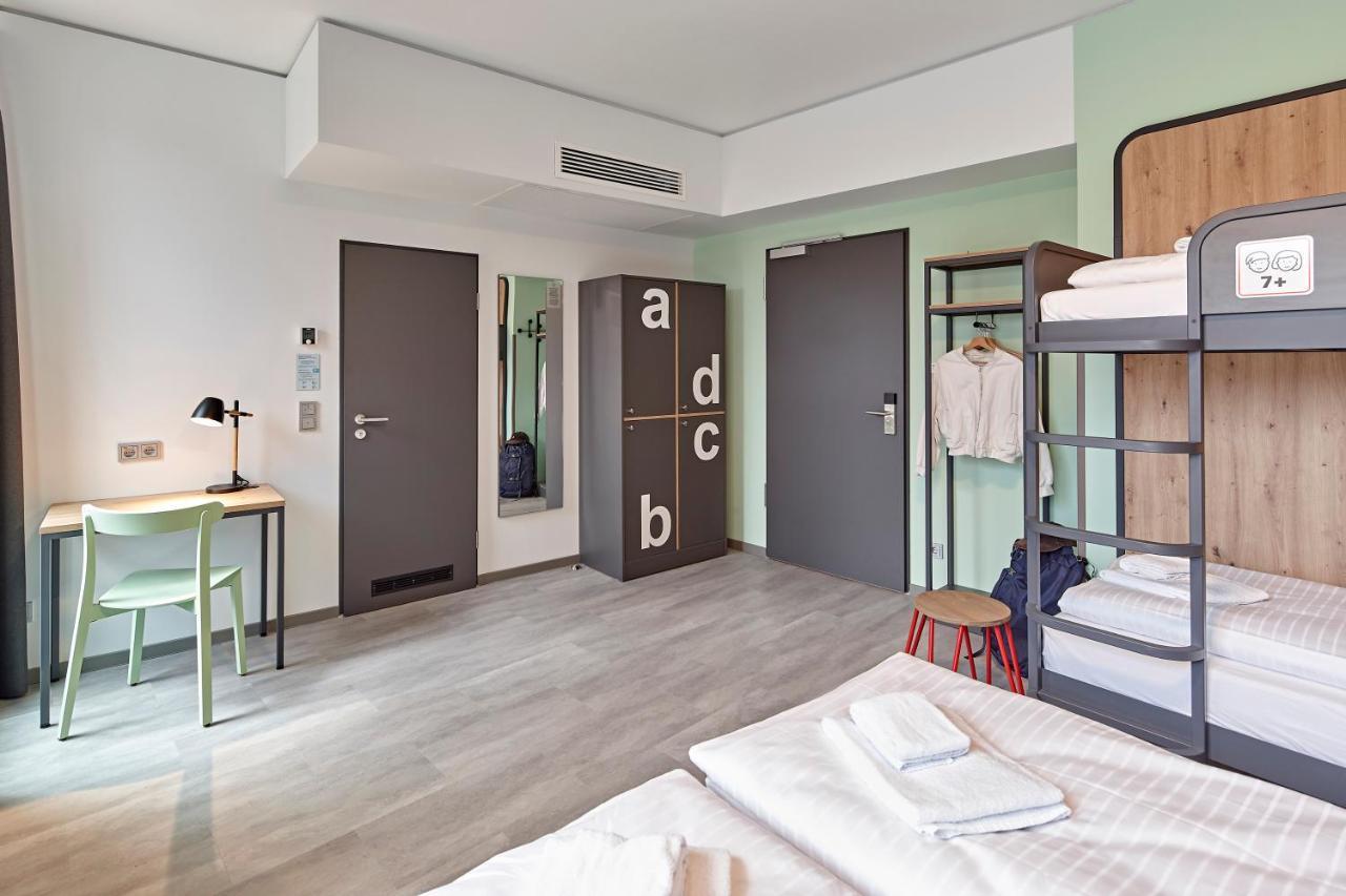 Meininger Hotel Koeln West Екстериор снимка