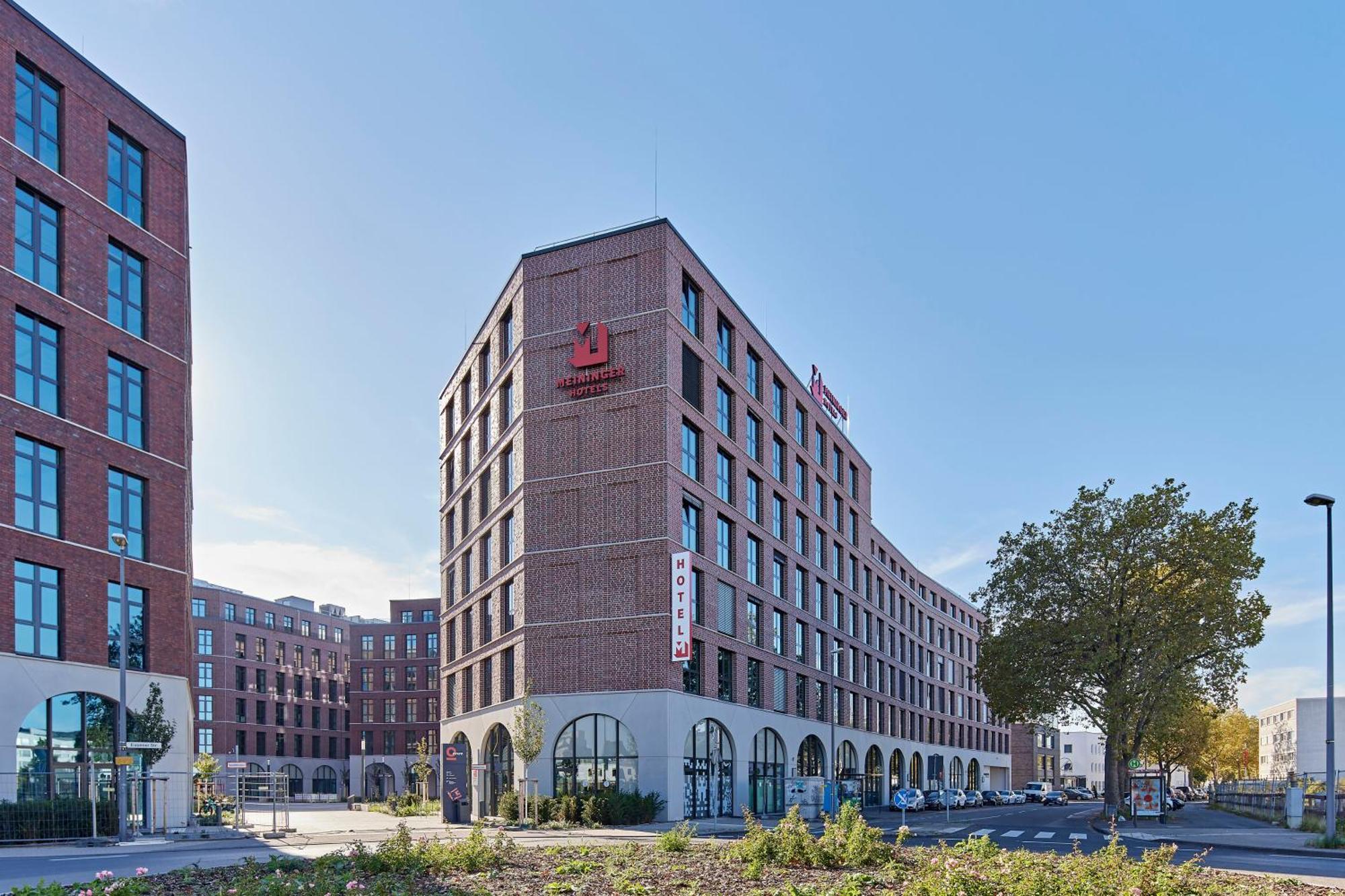 Meininger Hotel Koeln West Екстериор снимка