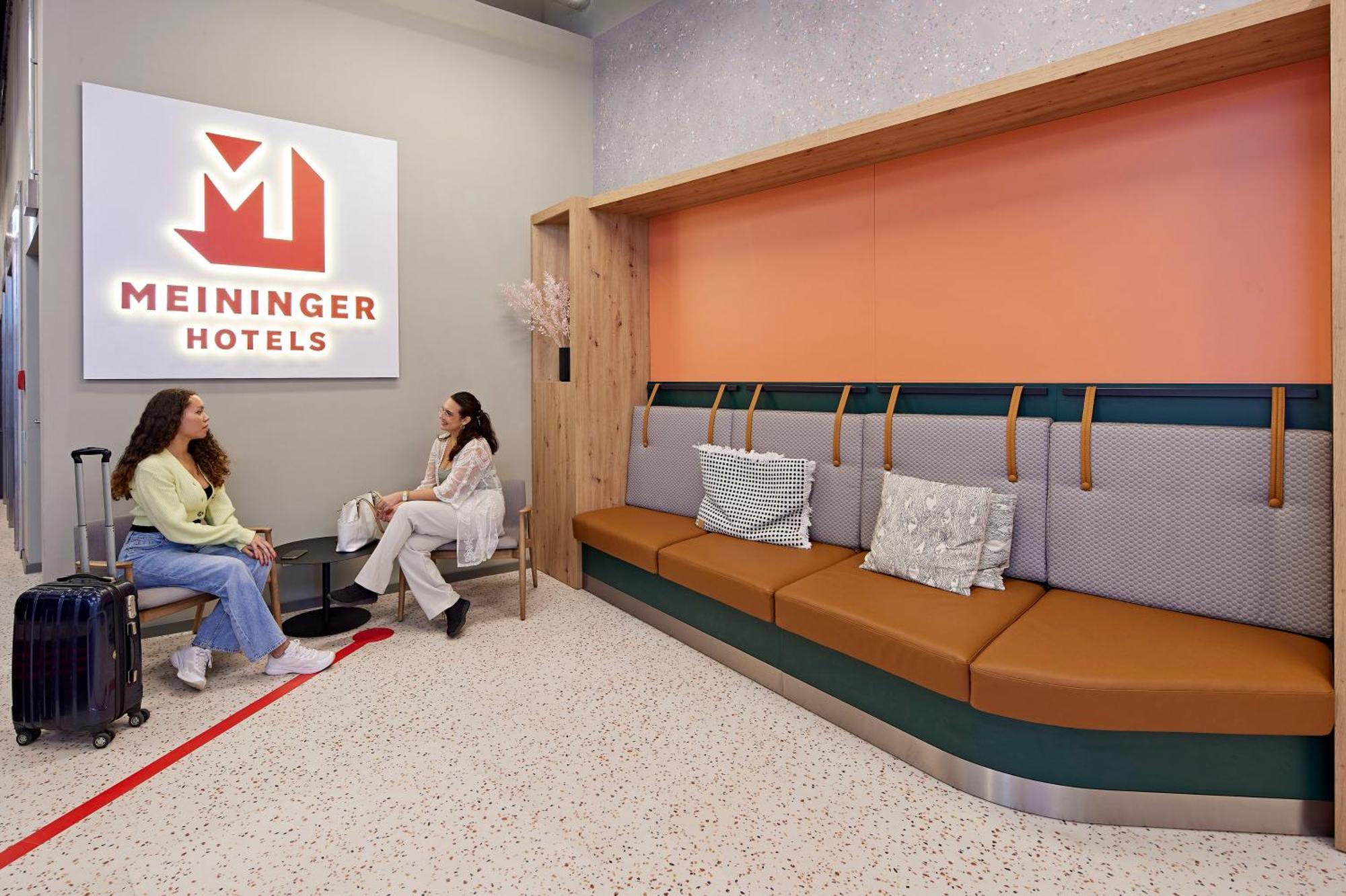 Meininger Hotel Koeln West Екстериор снимка